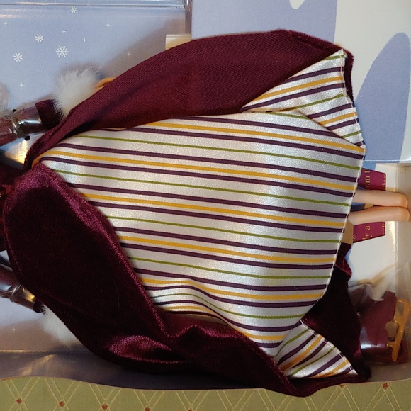 Y2K Limited Edition Victorian Ice Skater Barbie - Picture 4 of 9